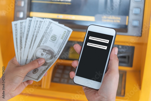 Withdraw Money From An Atm Without Using A Credit Card Person An Atm Without Using A Credit Card
