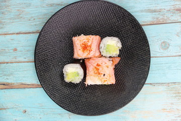 Wall Mural - Makis saumon et avocat