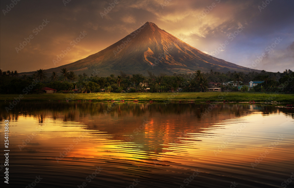 Mayon Volcano , Philippines - obrazy, fototapety, plakaty 