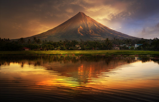 Fototapete - Mayon Volcano , Philippines