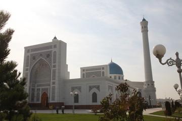 Wall Mural - White mosque in Tashkent in Uzbekistan