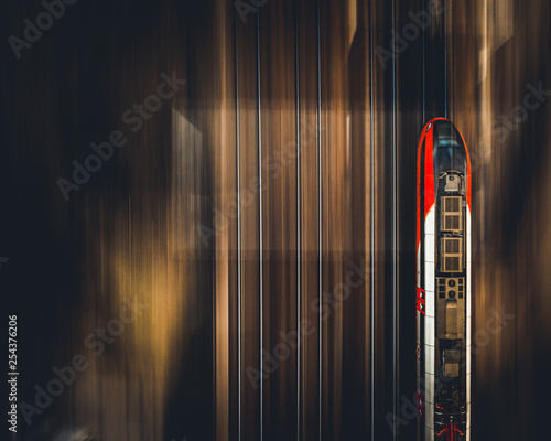 Fotomural Fast train - panning by drone