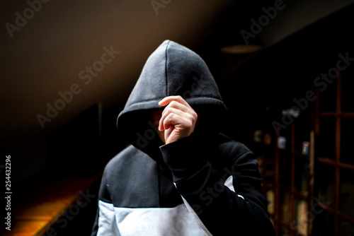 Cuadros en Lienzo anonymous man in the dark hood standing in the mysterious pose f