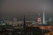 Berlin in einer nebligen Nacht Stadtansicht