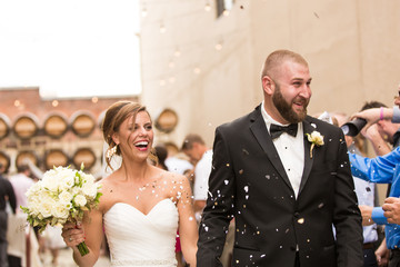 Wall Mural - Smiling Bride and Groom with confetti