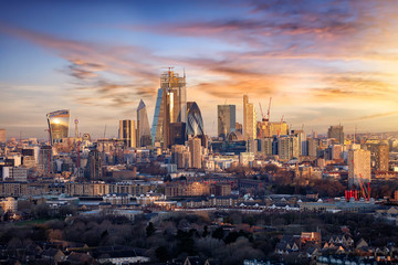 Fototapete - Panorama der City of London, Finanzztentrum Großbritanniens, bei Sonnenaufgang