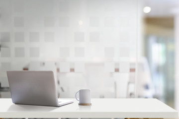 Wall Mural - mock up laptop on office desk