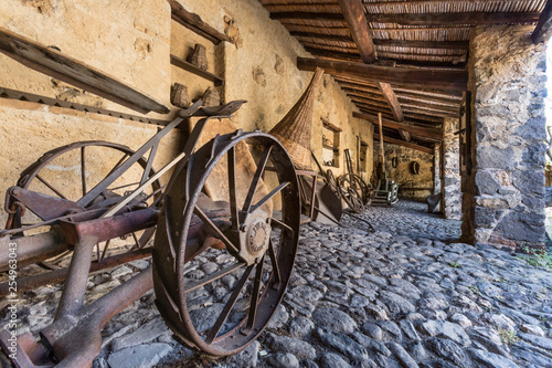 Fotografía Antico aratro arruginito