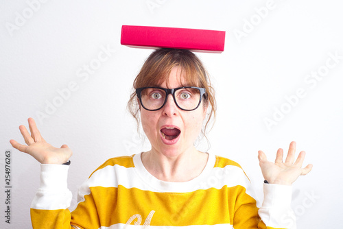 Cuadros en Lienzo Hermosa mujer con gafas