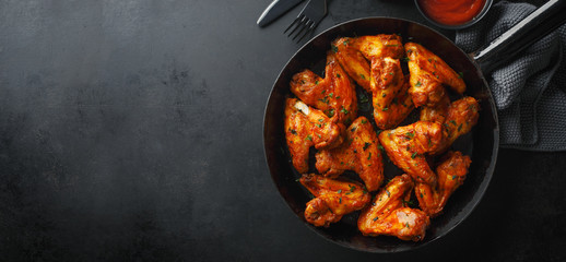 Chicken wings grilled in sauce on pan