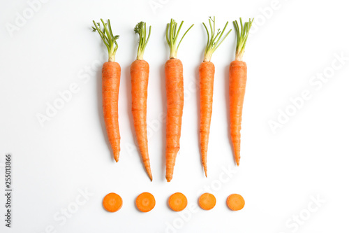 Cuadros en Lienzo Flat lay composition with ripe fresh carrots on white background