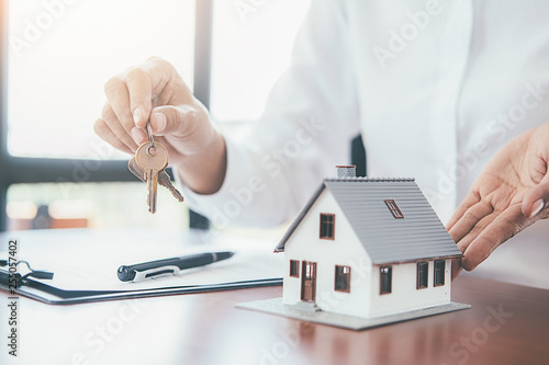 Fotomural House model with real estate agent and customer discussing for contract to buy house, insurance or loan real estate background
