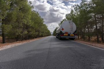 Wall Mural - Camion cisterna de combustible