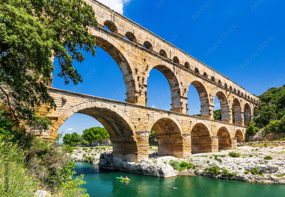 Nimes, France. Pont du Gard. - obrazy, fototapety, plakaty 