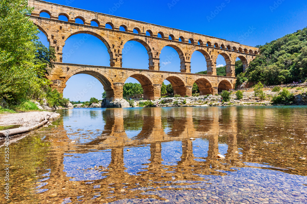 Nimes, France. Pont du Gard. - obrazy, fototapety, plakaty 