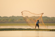 NAKHON PHANOM, THAILAND - Nov 4, 2018 : Fisherman Casting A Net Into The Lake