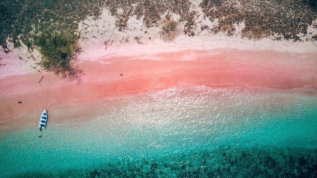pink beach strand drohne luftaufnahme