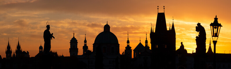 Wall Mural - Praghe - The Charles bridge silhouette at the sunrise.