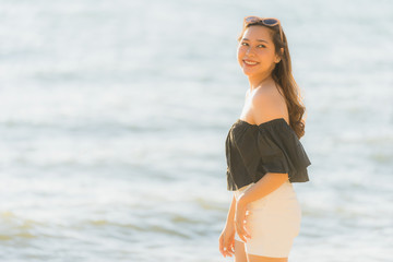 Portrait beautiful young asian woman happy and smile on the beach sea and ocean