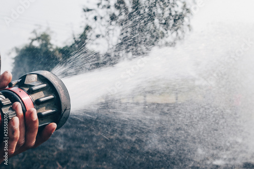 Fotomural firefighters spray water to wildfire