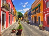 Fototapeta Uliczki - Colonial street in Puebla City, Mexico