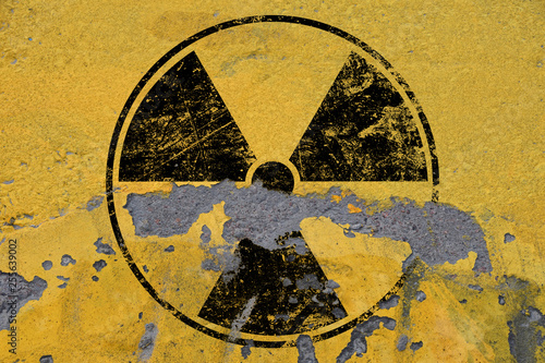 Fotomural Black radioactive sign over yellow background