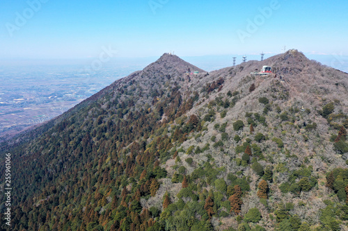 筑波山の山頂と下界に広がる関東平野 遠方には富士山 山腹には筑波山ロープウェイ Stock 写真 Adobe Stock
