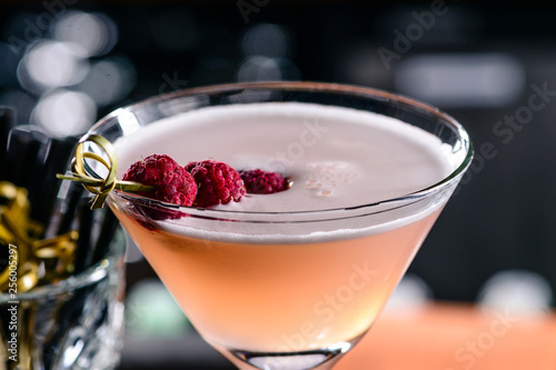 cocktail Clover Club cocktail at the nightclub bar Tableau sur Toile