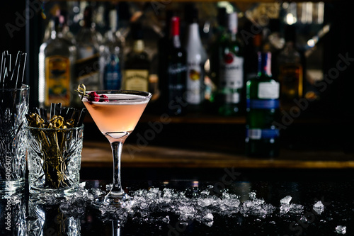 Cuadros en Lienzo cocktail Clover Club cocktail at the nightclub bar