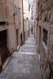 Fototapeta Na drzwi - Narrow street inside Dubrovnik old town, Croatia 
