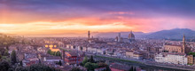 Italy, Tuscany, Florence, Cityscape with Ponte Vecchio at sunrise