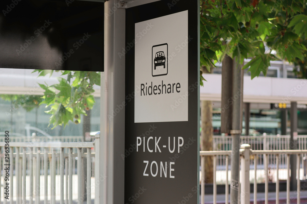 Black and white rideshare pick up zone sign - obrazy, fototapety, plakaty 