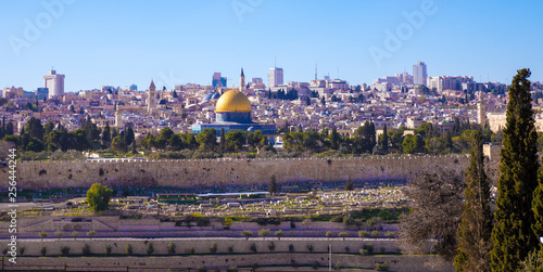 Cuadros en Lienzo Jerusalem‘s old city with town wall and Aqsa Mosque, view from Mount Of Olives,