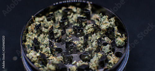 Photographie Metal grinder for marijuana. Marijuana recreational use