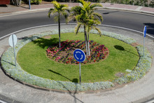 Photo Picture Image Of A Roundabout On The Street Roundabout Background