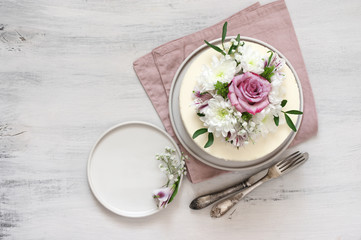 Canvas Print - Fresh flowers decorated white cake