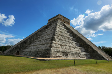 Mexico, Chichen Itza, Yucatn. Mayan pyramid of Kukulcan El Castillo