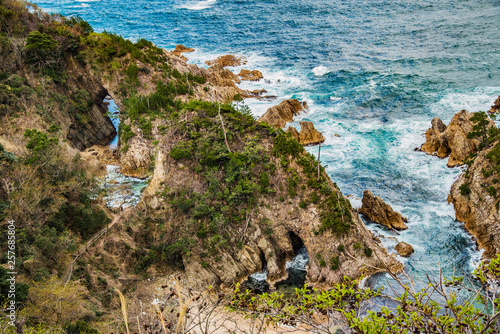 鳥取県水尻洞門 鴨ヶ磯の海食地形と白波 Buy This Stock Photo And Explore Similar Images At Adobe Stock Adobe Stock