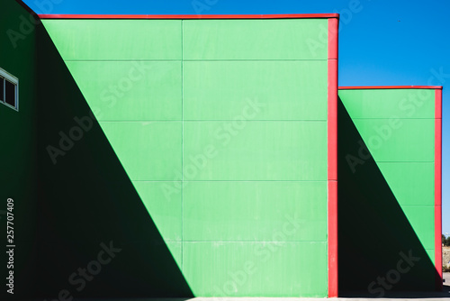 Pared Verde De Nave Con Sombras Geometricas Buy This Stock