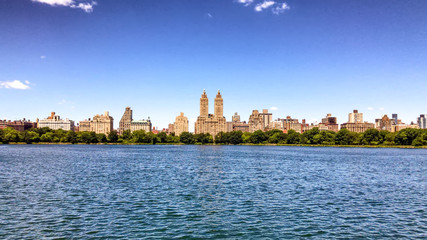 Canvas Print - Buildings in Central Park West from the lake