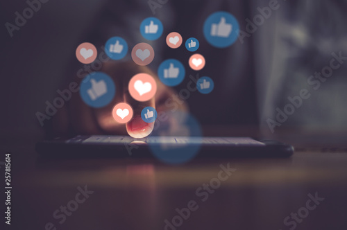Cuadros en Lienzo Young man using smart phone,Social media concept.