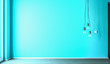 © Mediaparts - Leere blaue Wand mit Glühbirnen die von Decke hängen