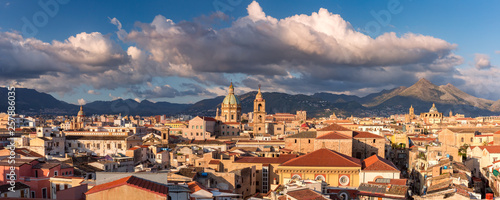 Cuadros en Lienzo Palermo at sunset, Sicily, Italy