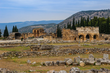 Wall Mural - The ruins of the ancient ancient city of Hierapolis with columns, gates and graves in Pamukalle, Turkey