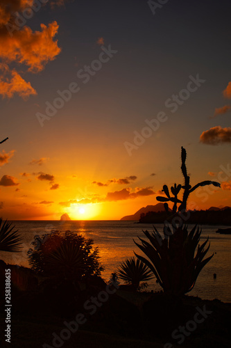 Les Belles Couleurs Du Coucher De Soleil En Martinique Buy
