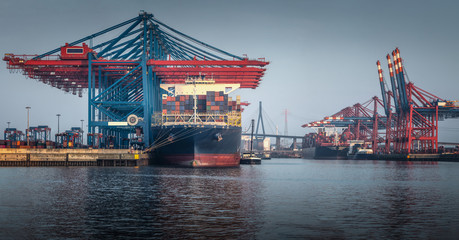 Containerterminal im Hafen von Hamburg