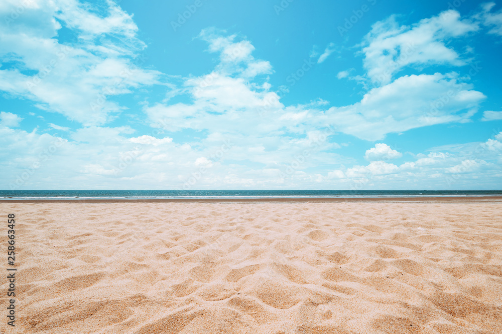 Seascape of beautiful tropical beach with calm sky. sea view and sand ...