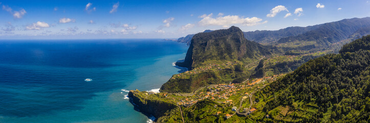 Fototapete - Beautiful mountain landscape of Madeira island, Portugal. Summer travel background. Panorama view.