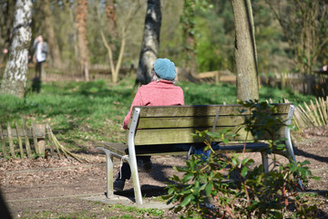 Poster - gens vieux seniors age vert environnement chapeau