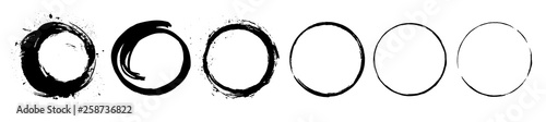 Fotomural Abstract black paint brushstroke circles pack